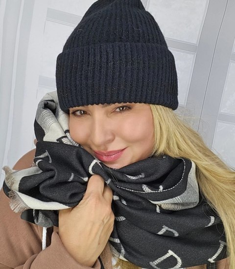 Ciepła czapka damska BEANIE zimowa jesienna jednokolorowa (Czarny) Ciepła czapka damska BEANIE zimowa jesienna jednokolorowa (Czarny)