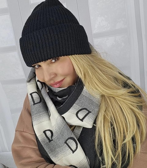 Ciepła czapka damska BEANIE zimowa jesienna jednokolorowa (Czarny) Ciepła czapka damska BEANIE zimowa jesienna jednokolorowa (Czarny)