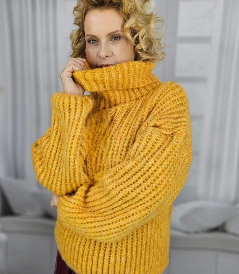 Ciepły sweter golf damski oversize gruby splot miły miękki LAPONIA (Żółty) Ciepły sweter golf damski oversize gruby splot miły miękki LAPONIA (Żółty)