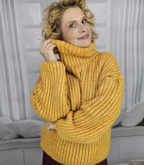 Ciepły sweter golf damski oversize gruby splot miły miękki LAPONIA (Żółty) Ciepły sweter golf damski oversize gruby splot miły miękki LAPONIA (Żółty)
