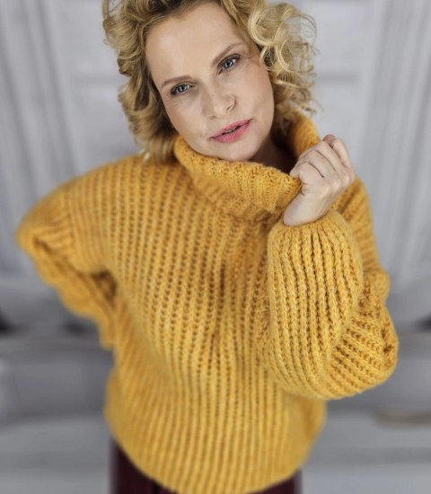 Ciepły sweter golf damski oversize gruby splot miły miękki LAPONIA (Żółty) Ciepły sweter golf damski oversize gruby splot miły miękki LAPONIA (Żółty)
