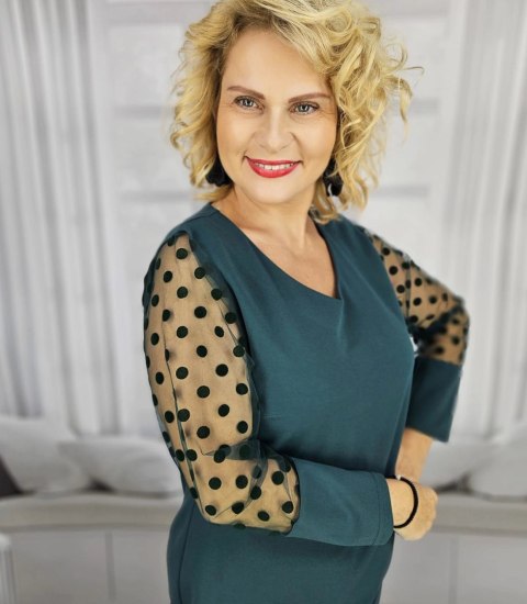 Elegancka sukienka midi z tiulowymi rękawami w groszki SAMANTHA (Zielony) 42 Elegancka sukienka midi z tiulowymi rękawami w groszki SAMANTHA (Zielony) 42