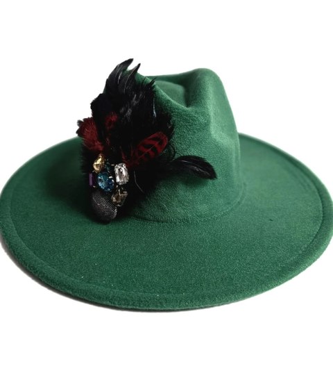 Elegancki damski kapelusz z dużą broszką z piórami i kolorowymi cyrkoniami (Zielony) Elegancki damski kapelusz z dużą broszką z piórami i kolorowymi cyrkoniami (Zielony)