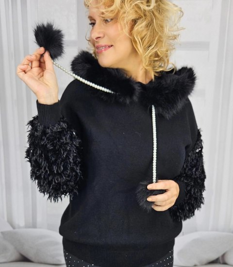 Ciepły sweter bluza z kapturem odpinanym futerkiem i piórami BOMBAY (Czarny) Ciepły sweter bluza z kapturem odpinanym futerkiem i piórami BOMBAY (Czarny)