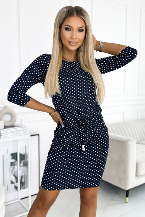 13-157 Sportowa sukienka z wiązaniem i kieszonkami - jeans z małe kropki - XL 13-157 Sportowa sukienka z wiązaniem i kieszonkami - jeans z małe kropki - XL