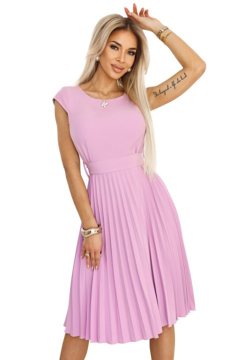 311-18 LILA Klasyczna plisowana sukienka z krótkim rękawkiem i paskiem - WRZOS - XS 311-18 LILA Klasyczna plisowana sukienka z krótkim rękawkiem i paskiem - WRZOS - XS