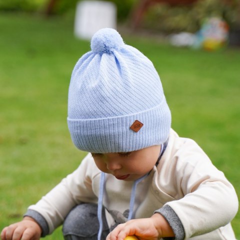 Czapka jesienna, wiosenna dla chłopca, szara, wiązana, z pomponem Halmin Czapka jesienna, wiosenna dla chłopca, szara, wiązana, z pomponem Halmin