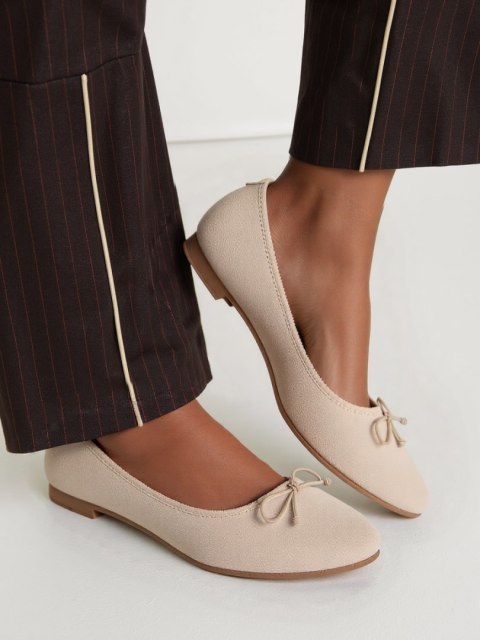 Damskie Baleriny BELLA BEIGE - Uroczy Minimalizm w Uniwersalnym Odcieniu Damskie Baleriny BELLA BEIGE - Uroczy Minimalizm w Uniwersalnym Odcieniu