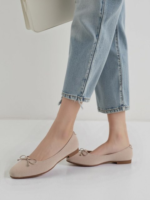Damskie Baleriny BELLA BEIGE - Uroczy Minimalizm w Uniwersalnym Odcieniu Damskie Baleriny BELLA BEIGE - Uroczy Minimalizm w Uniwersalnym Odcieniu