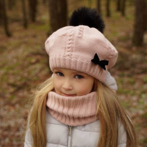 Beret i komin dla dziewczynki zimowy komplet, granatowy, z pomponem Amora Beret i komin dla dziewczynki zimowy komplet, granatowy, z pomponem Amora