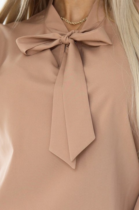 140-27 Biznesowa bluzka z długim rękawkiem i wiązaniem z przodu - MOCHA MOUSSE - XL 140-27 Biznesowa bluzka z długim rękawkiem i wiązaniem z przodu - MOCHA MOUSSE - XL