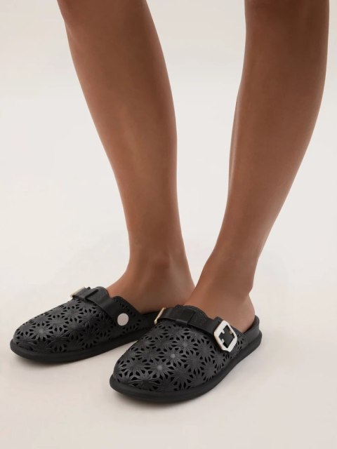 Damskie Klapki FLOWER BUCKLE BLACK Damskie Klapki FLOWER BUCKLE BLACK