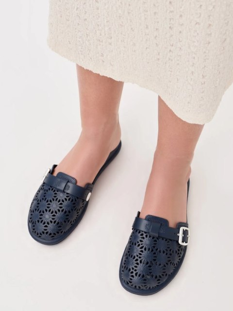Damskie Klapki FLOWER BUCKLE NAVY Damskie Klapki FLOWER BUCKLE NAVY