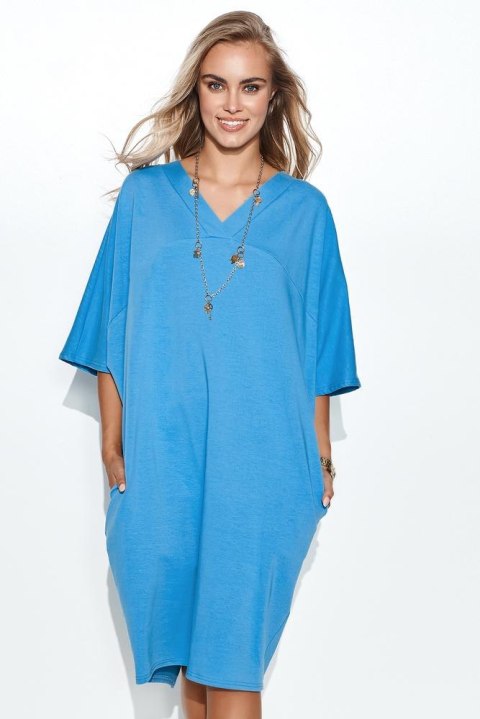 SUKIENKA DRESOWA OVERSIZE Z APLIKACJĄ NA RĘKAWIE CIEMNY BEŻ M708 SUKIENKA DRESOWA OVERSIZE Z APLIKACJĄ NA RĘKAWIE CIEMNY BEŻ M708