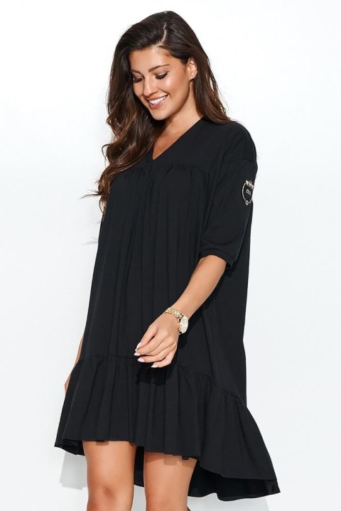 SUKIENKA OVERSIZE Z FALBANĄ I APLIKACJĄ CZARNA NU380 SUKIENKA OVERSIZE Z FALBANĄ I APLIKACJĄ CZARNA NU380