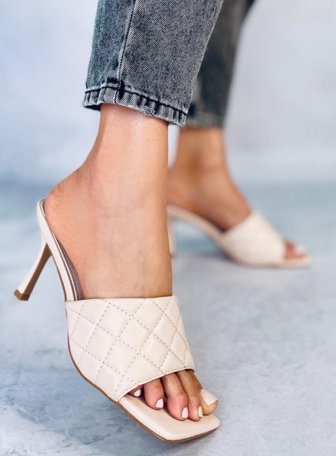 Klapki na szpilce pikowane beżowe T367P BEIGE