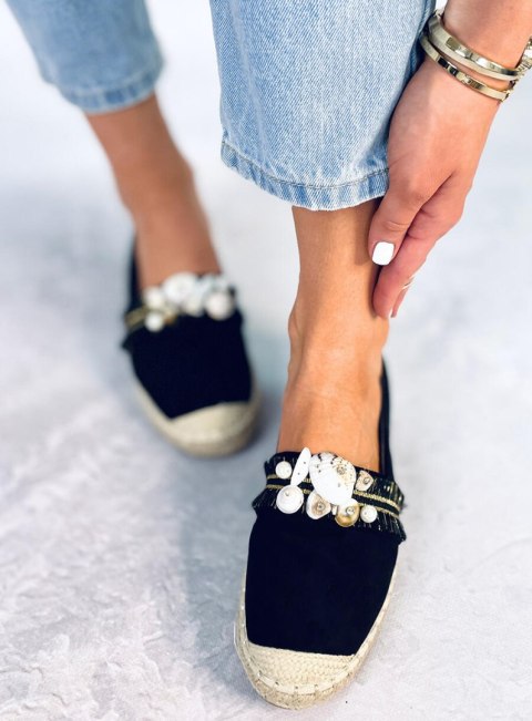 Espadryle z muszelkami LOLA BLACK