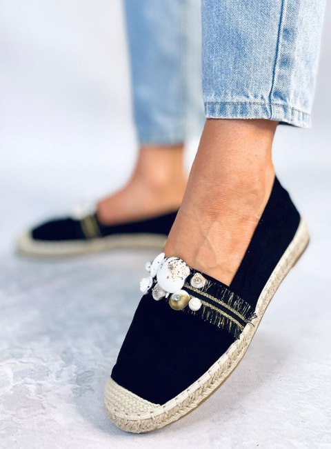 Espadryle z muszelkami LOLA BLACK