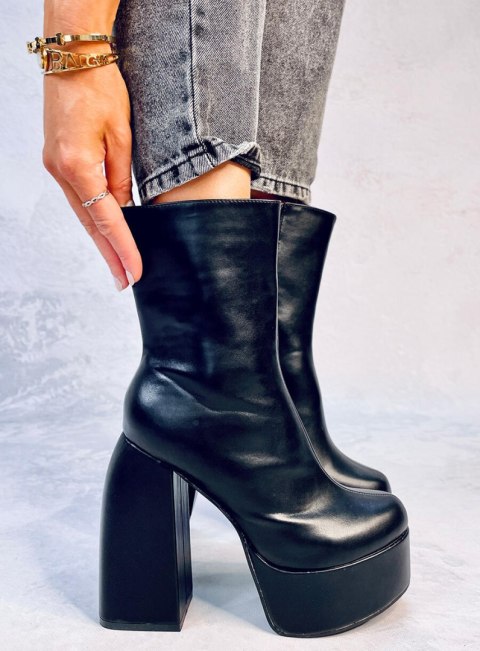 Botki na platformie NICOLE BLACK Botki na platformie NICOLE BLACK