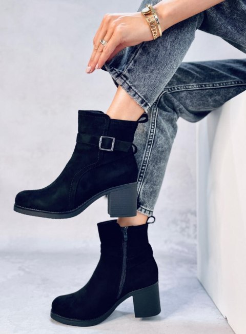 Botki na szerokim obcasie RENNIA BLACK Botki na szerokim obcasie RENNIA BLACK