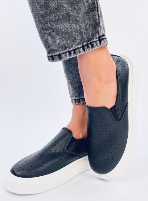 Trampki slip-on ażurowe TOWNS BLACK Trampki slip-on ażurowe TOWNS BLACK