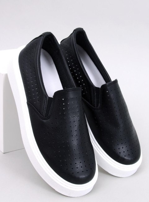 Trampki slip-on ażurowe TOWNS BLACK Trampki slip-on ażurowe TOWNS BLACK