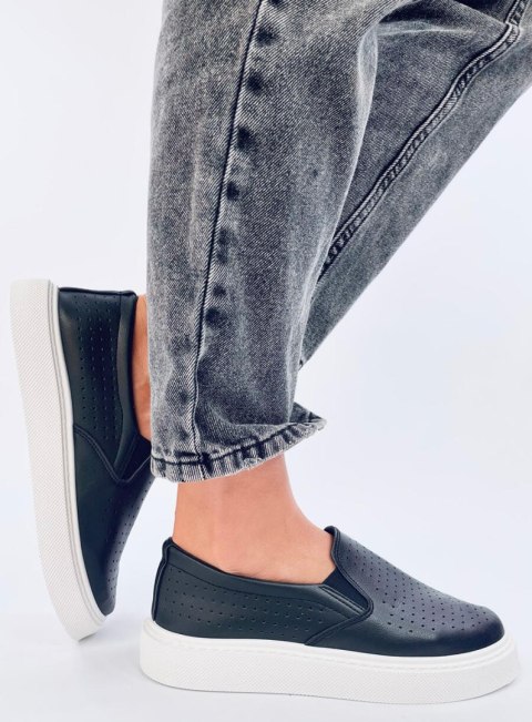 Trampki slip-on ażurowe TOWNS BLACK Trampki slip-on ażurowe TOWNS BLACK