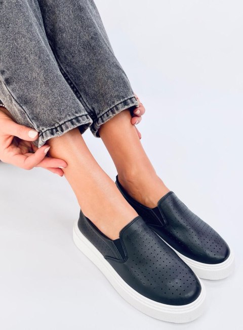 Trampki slip-on ażurowe TOWNS BLACK Trampki slip-on ażurowe TOWNS BLACK