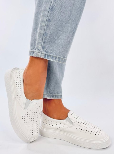 Trampki slip-on ażurowe TOWNS WHITE Trampki slip-on ażurowe TOWNS WHITE