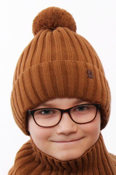 Czapka i komin dla chłopca zimowy komplet, brązowy, z pomponem Wiliam Czapka i komin dla chłopca zimowy komplet, brązowy, z pomponem Wiliam