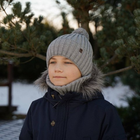 Czapka i komin dla chłopca zimowy komplet, brązowy, z pomponem Wiliam Czapka i komin dla chłopca zimowy komplet, brązowy, z pomponem Wiliam