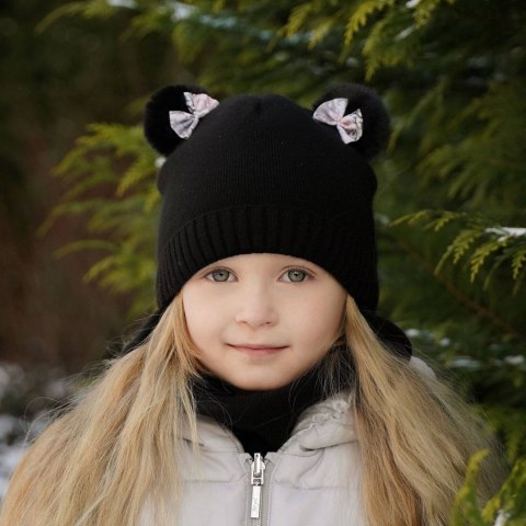 Czapka i komin dla dziewczynki zimowy komplet, czarny, z dwoma pomponami, wiązany Lilo Czapka i komin dla dziewczynki zimowy komplet, czarny, z dwoma pomponami, wiązany Lilo