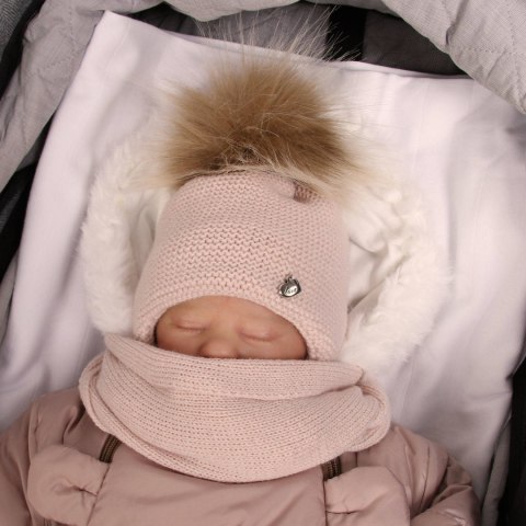 Czapka i szalik dla dziewczynki zimowy komplet, różowy, z pomponem Aimi Czapka i szalik dla dziewczynki zimowy komplet, różowy, z pomponem Aimi