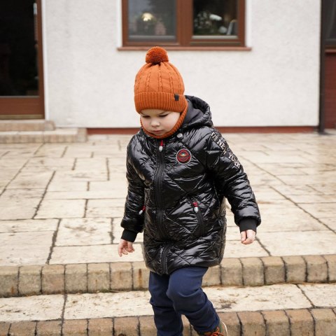 Komplet zimowy dla chłopca: czapka z pomponem i szalik komin pomarańczowy Deny Komplet zimowy dla chłopca: czapka z pomponem i szalik komin pomarańczowy Deny