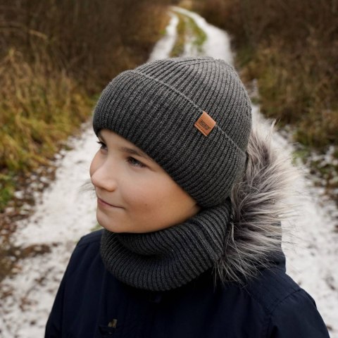 Komplet zimowy dla chłopca: czapka i komin czarny Huragan Komplet zimowy dla chłopca: czapka i komin czarny Huragan