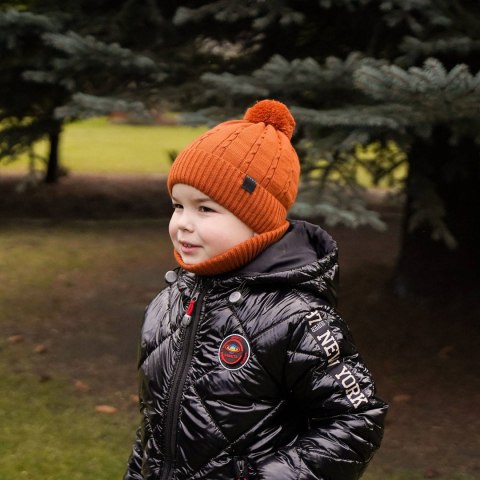 Komplet zimowy dla chłopca: czapka z pomponem i szalik komin khaki Deny Komplet zimowy dla chłopca: czapka z pomponem i szalik komin khaki Deny