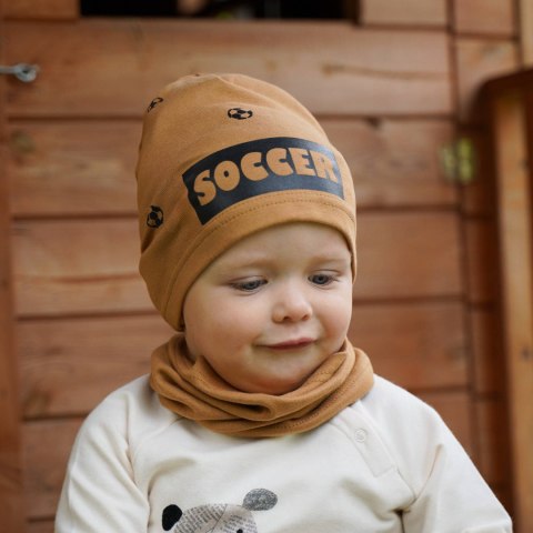 Komplet jesienny/ wiosenny dla chłopca: czapka i komin bawełniany camelowy Soccer Komplet jesienny/ wiosenny dla chłopca: czapka i komin bawełniany camelowy Soccer