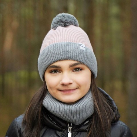Komplet zimowy dla dziewczynki: czapka i komin szary z pomponem Rosalin Komplet zimowy dla dziewczynki: czapka i komin szary z pomponem Rosalin