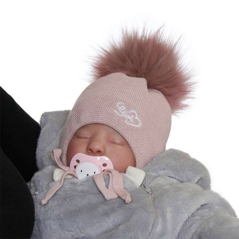 Czapka zimowa dla dziewczynki, różowa, z pomponem, wiązana Tessa Czapka zimowa dla dziewczynki, różowa, z pomponem, wiązana Tessa