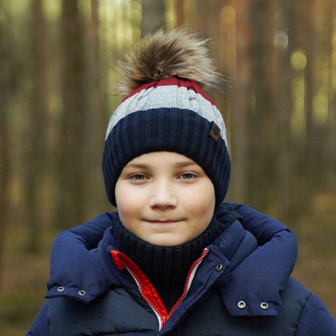 Komplet zimowy dla chłopca: czapka i komin brązowy z pomponem Karmel Komplet zimowy dla chłopca: czapka i komin brązowy z pomponem Karmel