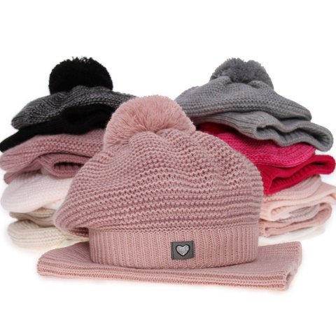 Komplet zimowy dla dziewczynki: beret i komin szary z pomponem Lira Komplet zimowy dla dziewczynki: beret i komin szary z pomponem Lira