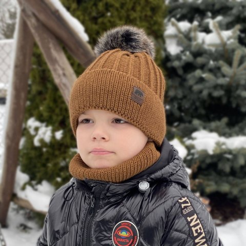 Komplet zimowy dla chłopca: czapka i komin khaki z pomponem Havier Komplet zimowy dla chłopca: czapka i komin khaki z pomponem Havier
