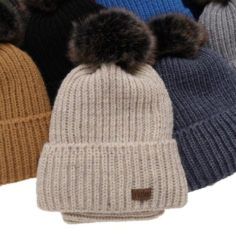Komplet zimowy dla chłopca: czapka z pomponem i komin w kolorze camel Wonder Komplet zimowy dla chłopca: czapka z pomponem i komin w kolorze camel Wonder