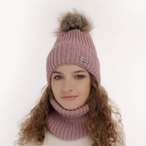 Czapka i komin dla dziewczynki zimowy komplet, różowy, z pomponem Willow Czapka i komin dla dziewczynki zimowy komplet, różowy, z pomponem Willow