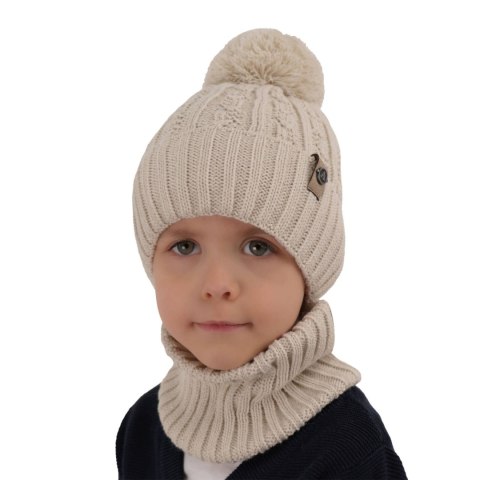 Komplet zimowy dla chłopca: czapka z pomponem i komin w kolorze camel Almond Komplet zimowy dla chłopca: czapka z pomponem i komin w kolorze camel Almond