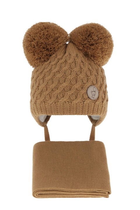 Komplet zimowy dla chłopca: czapka z dwoma pomponami i szalik w kolorze camel Alonso Komplet zimowy dla chłopca: czapka z dwoma pomponami i szalik w kolorze camel Alonso