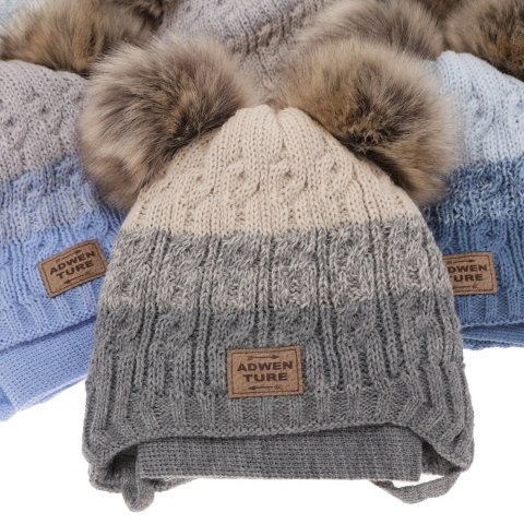 Komplet zimowy dla chłopca czapka z dwoma pomponami i szalik w kolorze camel Platon Komplet zimowy dla chłopca czapka z dwoma pomponami i szalik w kolorze camel Platon