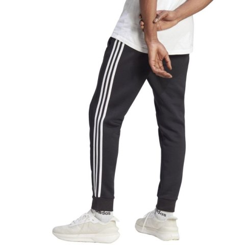 Spodnie adidas Essentials Fleece 3-Stripes Tapered Cuff M IB4030