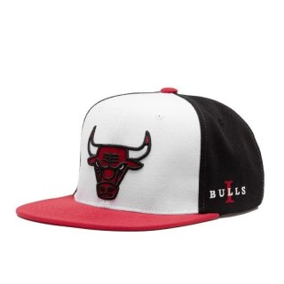 Czapka z daszkiem Mitchell & Ness Chicago Bulls NBA Core I Snapback Buls HHSS6742-CBUYYPPPWHRD