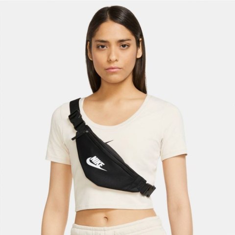 Saszetka, nerka Nike Heritage Waistpack DB0488 010 one size Saszetka, nerka Nike Heritage Waistpack DB0488 010 one size